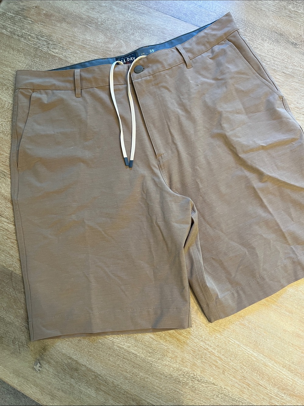 Faherty men's 35 with 9 inch inseam all day performance shorts NWOT
